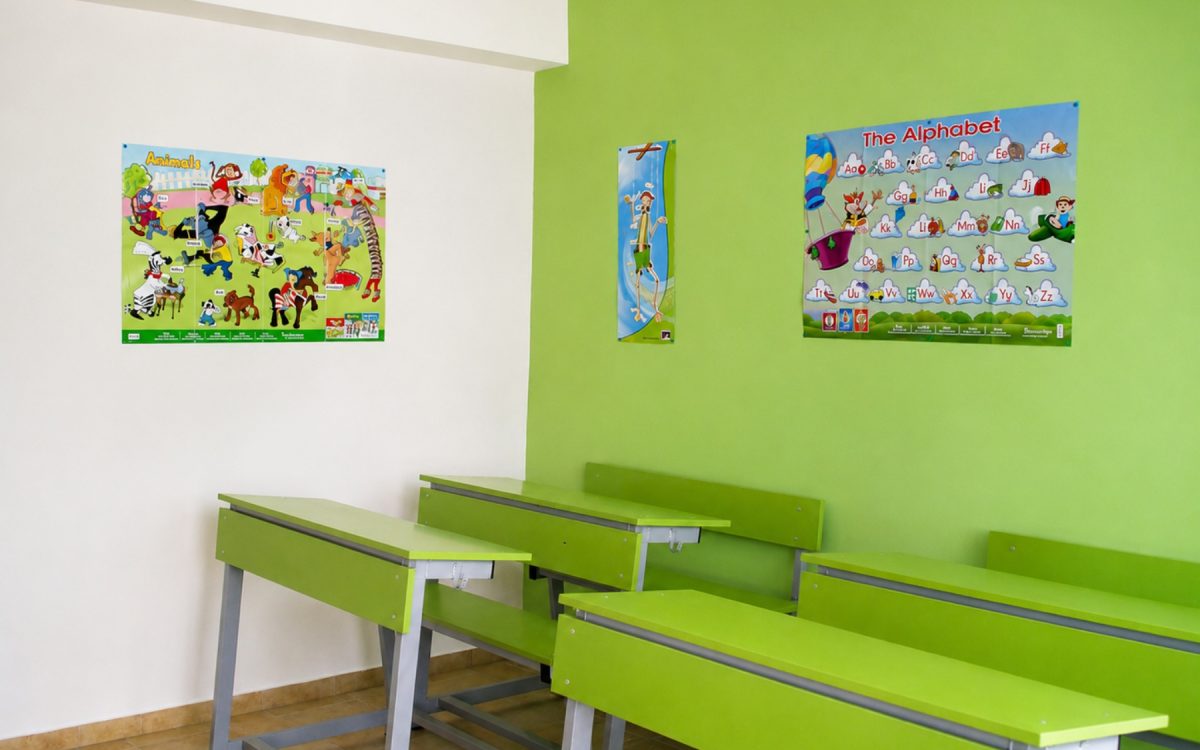 Η πράσινη αίθουσα, με εκπαιδευτικές αφίσες αλφαβήτου
